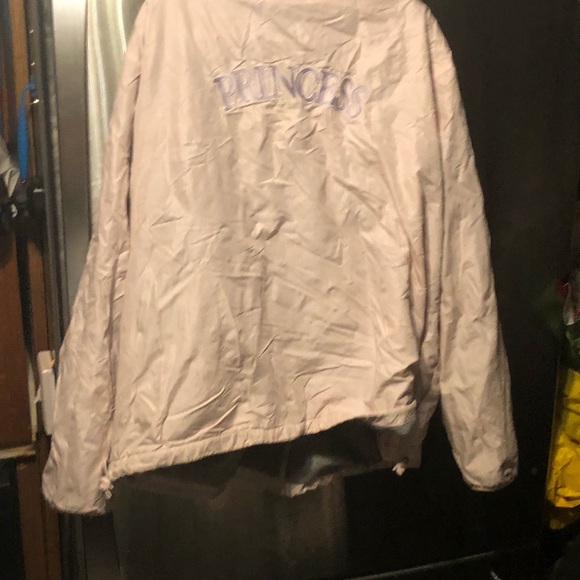 🎠Silk! Extremely Rare Disney Silk Jacket - 423 $100 or $90 w/offer - Picture 6 of 6